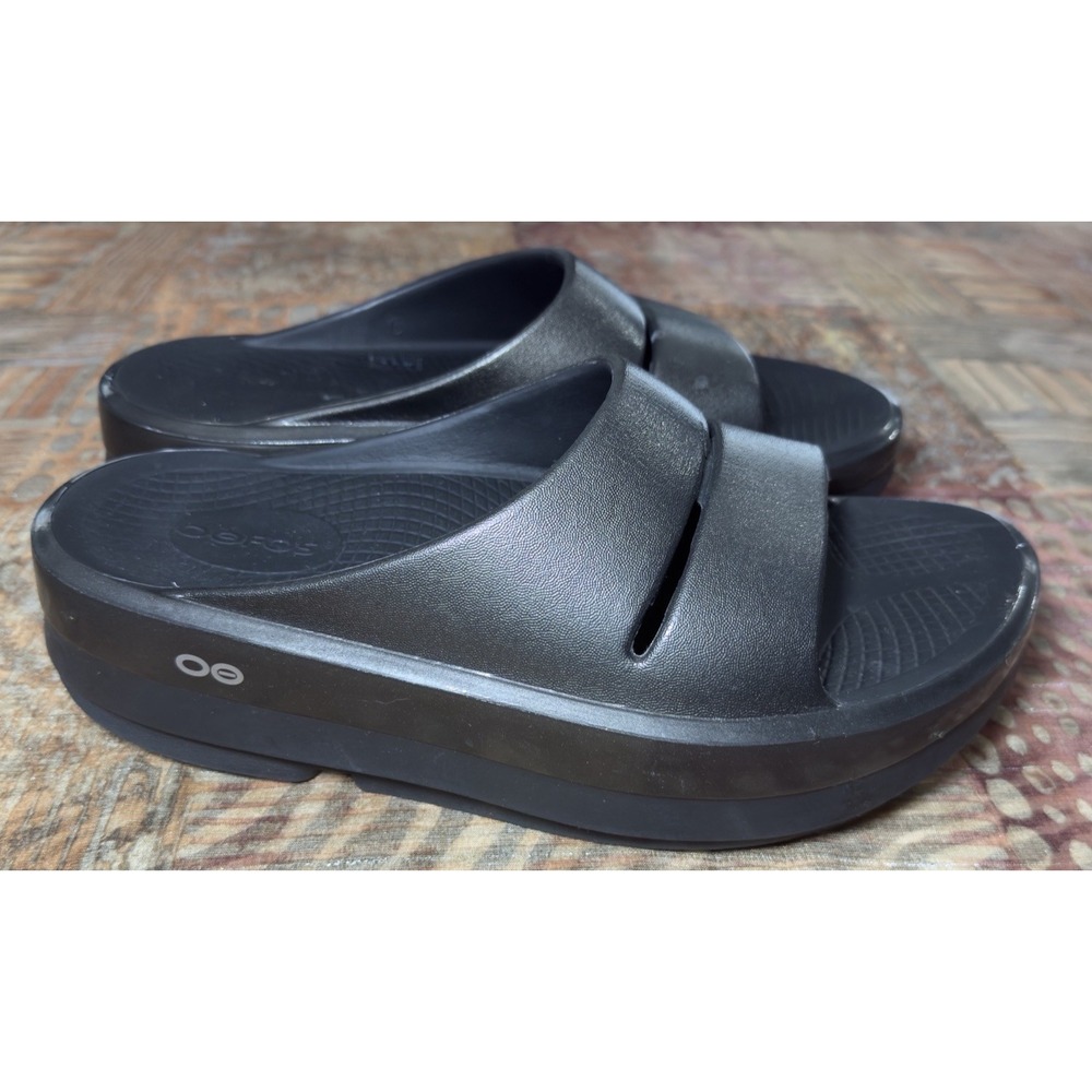 OOFOS OOmega OOahh Slide Womens 10 US Luxe Platform Recovery Sandals Metallic